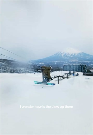 the elegance of the modern crow Gen Sasaki the atris for a flight. We understand your feelings © video - Tatsu Yamagishi #blackcrows #skiing