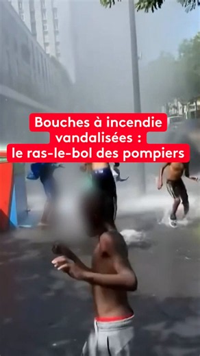 Face à la chaleur certains n'hésitent pas à forcer les bouches d'incendie pour se rafraîchir en pleine rue... C'est ce qu'on appelle le street pooling. Une pratique qui est interdite par la loi, dangereuse et qui agace au plus haut point les pompiers. #jt20h