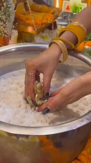 4.4K views · 15K reactions | After marriage #aftermarriage #aftermarriagelife #marriage #bridehairstyle #bridemakeup #brideandgroom #bridedress #bridebook #sindoor #comedy #trending #trendingreel #instagood | Garhwali Maa | Facebook