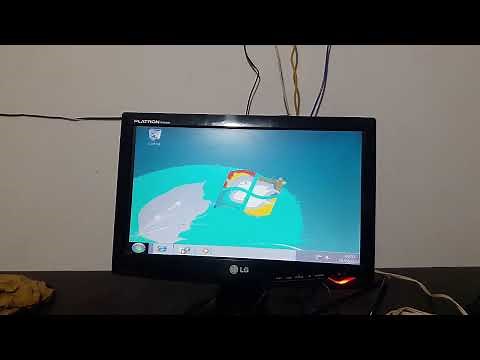 Tela do computador aparecendo imagem esbranquiçada, com qualidade ruim na imagem computador antigo