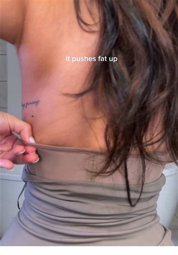 Our most asked question - for that super seamless look. (If you have an extra pair of hands to do this for you, even better ✨) #waisttrainer #corsetwaisttrainer #seamlessshapewear