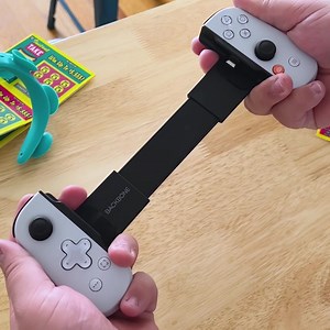 34K views · 582 reactions | Backbone verwandelt Ihr phone in eine Handheld-Konsole, damit Sie Ihre Lieblingsspiele unterwegs spielen können (keine Spielekonsole erforderlich)  | Backbone | Facebook