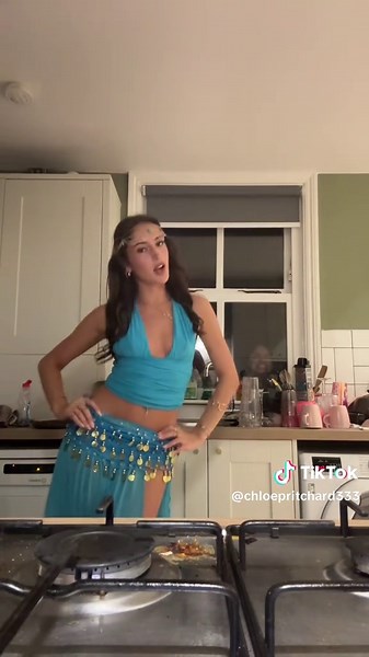 look at the window for a surprise! #scary