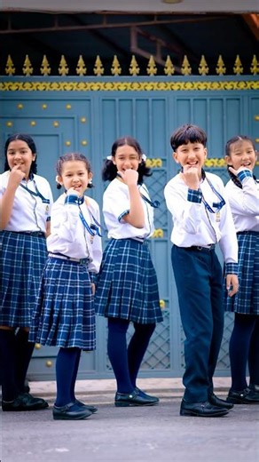 School days + crazy friends = best memories 😄📚