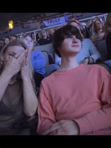 who else raised their kids on 70s and 80's rock? proud mama 🫶🖤 #heart #concert #70s #80s #rock