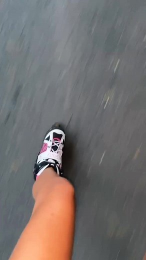 How to stop on rollerblades⛸getting a skateboard tmmrw🛹#fyp #skateboard #rollarblading