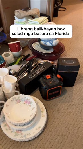 Rowe Gatlin on Instagram: "Libreng balikbayan box sa 2026 #balikbayanbox"