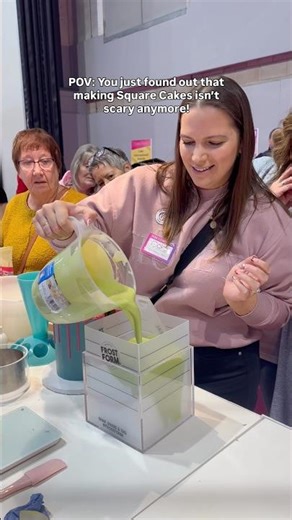 Making Square Cakes has never been EASIER!! 🙌🏻 www.frostform.com 🩷