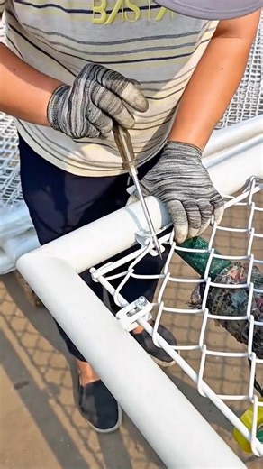 Securing Wire Mesh to Metal Frame Using Screwdriver for Strong and Stable Installation #shorts