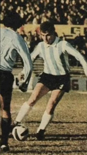 1975. Uruguay 2 - Argentina 3. Alonso as the 10, Bochini as the 9, and Valdano's debut.