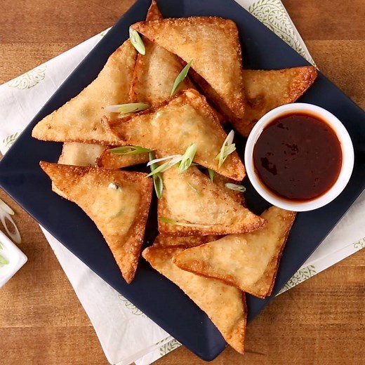 896K views · 610 reactions | If you've never thought about making a homemade crab rangoon recipe, now's the time. A few simple ingredients and quick frying time are all that's needed. GET THE RECIPE: https://trib.al/BhthdfI | Better Homes & Gardens | Facebook