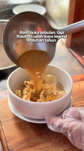 frikodachi || bersantap on Instagram: "Lokasinya ada di grogol cilegon, harganya terbilang murah mulai 18rb. Biarpun baru buka sebulan tapi rasa soto betokaw nya beneran kayak yang udah legend, mantep banget!🥹👍🏼👍🏼👍🏼✨ #sotobetawi #sotomiebogor #kulinercilegon #makansiang #makanenak"