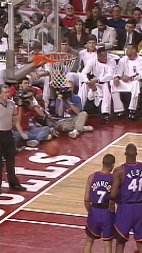 Michael Jordan Pinch Post Backdoor Alley Oops