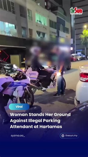 25 Dec 2025: A tense moment unfolded in Hartamas, when a woman refused to pay an unauthorised parking fee demanded by a self-claimed parking attendant. Questioning his authority and urging others not to give in, the situation escalated into a heated exchange, until a patrolling police officer stepped in and put an end to it. The viral clip has sparked discussions online about illegal parking collections and standing up for one’s rights. #theSun #theSunMY #IllegalParking #Hartamas #PoliceInterven