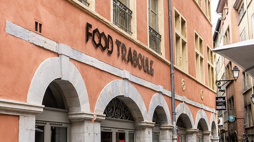 Un incroyable concept de buffet français géant va remplacer Food Traboule à Lyon