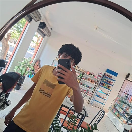 nosso trio ta fd logo logo faz 1 ano de amizade entre nós emfim escolhi os amigos certos #amizade #capcutedits #fypviral #viraliza #naoflopa