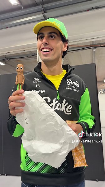 BEST PRESENT EVER 💚🤣 #F1 #Brazilgp #gabrielbortoleto | bortoleto