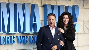 Cher graba los grandes éxitos de Abba