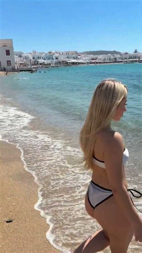 The perfect white and black bikini for a beach day! 🤍🖤 Rate this fit 1 to 10!