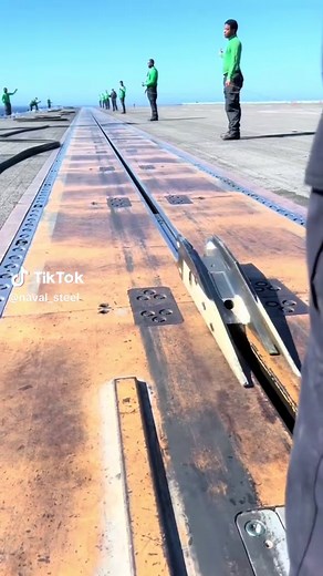 Introducción al sistema catapulta EMALS en portaaviones