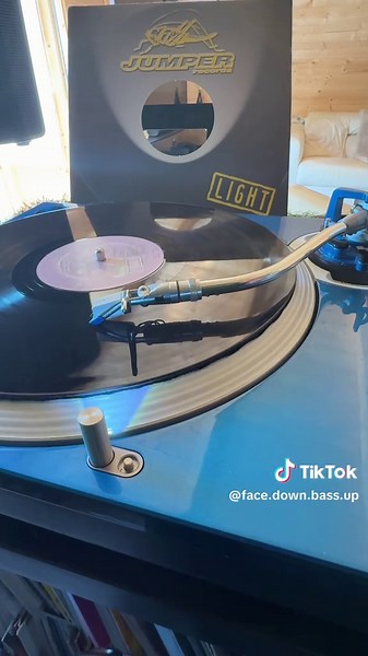 Da Boy Tommy – Dead People Club Mix: A Jumpstyle Classic