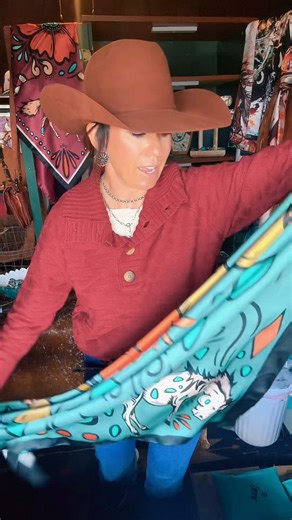 25K views · 515 reactions | How to tie a Square Knot with your Wild drag or Silk scarf 朗 this looks really good with a 36 inch wild rag as well! www.ghcranchwear.com #silkwildrag #wildrag #scarftutorial #wildragtutorial #westernstyle | Gilliland H&C Ranch Wear | Facebook