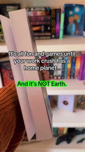 Alien x Human romance but with a twist!