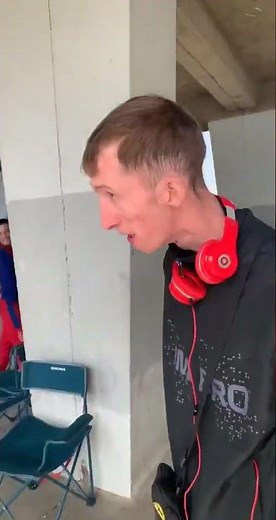 Nan tape pas contre le mur gros