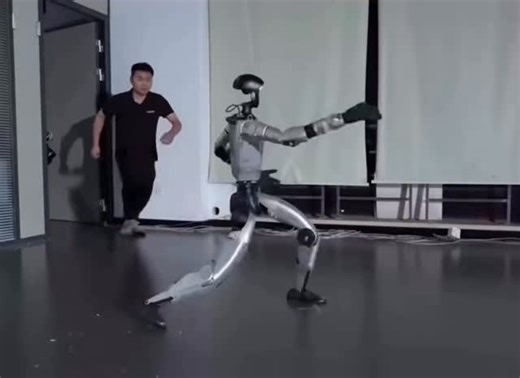Vega Cylinders on Instagram: "China’s new G1 humanoid robot just raised the bar… again. What started as stiff, metallic steps has now become something eerily human — or maybe… something beyond human. 🤖 In its latest demo, the G1 moves like an action hero — dodging hits, recovering from falls, and standing back up instantly thanks to a mix of AI, advanced sensors, and an “anti-gravity mode.” Every new test shows its evolution in real time: ⚙️ Faster. ⚙️ Smoother. ⚙️ Smarter. ⚙️ Fearless. If toda