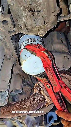 Easy Way to Change Car Oil Filter Without Making a Mess#shorts #repairs #mechanic #satisfying
