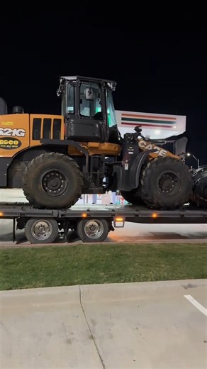 🔥 @el_bento_ has one sweet setup! 🔥 We love seeing how you put your trailer to work. 😎 Who else is rocking a cool setup today? Drop your pics in the comments—we just might feature you next! 👇 #DiamondC #BuiltForWork #TrailerLife #CustomerSpotlight | Diamond C Trailers