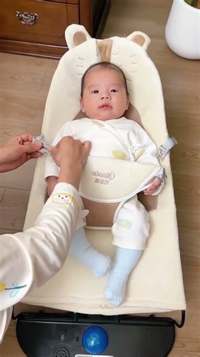 The Ultimate 'Hands-Free' Baby Hack! 🙌