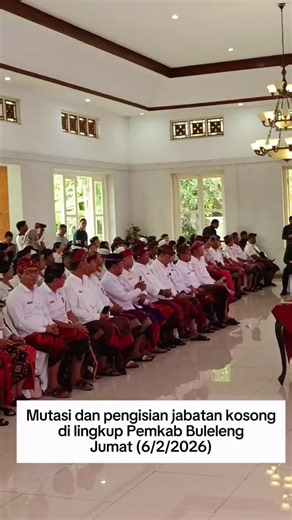 Sebanyak 12 pejabat pimpinan tinggi pratama (eselon II) di lingkup Pemerintah Kabupaten (Pemkab) Buleleng dimutasi dan mengisi jabatan kosong. Pelantikan dan pengambilan sumpah jabatan berlangsung di Lobby Kantor Bupati Buleleng, Jumat (6/2/2026). Mutasi ini berbarengan dengan pergeseran dan promosi 175 ASN jabatan eselon IIIa, IIIb hingga pengawas. #mutasi #pejabateselonii #pemkabbuleleng #asn