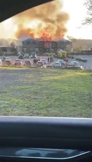 🚨HEARTBREAKING: HISTORIC WEST ESSEX GOLF CLUB CLUBHOUSE IN FLAMES - SMOKE SEEN FOR MILES ACROSS ESSEX‼️ 🚨This beloved 126 year old community gem in Chingford designed by legend James Braid has been gutted by a massive blaze today. 60 plus firefighters battling it, no injuries thank God, but the devastation is huge for locals, members and everyone who loves this place. 🚨We need answers and support to rebuild stronger. Thoughts with the club and crew heroes out there🙏🏼 #WestEssexGolfClub #Ess