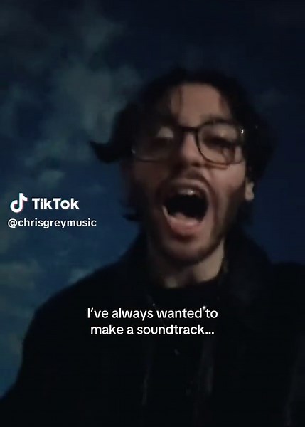 King of Envy: La nueva canción de Chris Grey