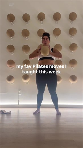 Creating new sequences every week never gets old ✨ I’ve got about 10 notebooks full of them at this point :) Try my favorite pilates moves from this week and let me know if you try them. I love hearing what you’re feeling and what you want more of !! Studio: @fuzehouse Outfit: @shopweworewhat Equipment: @bala