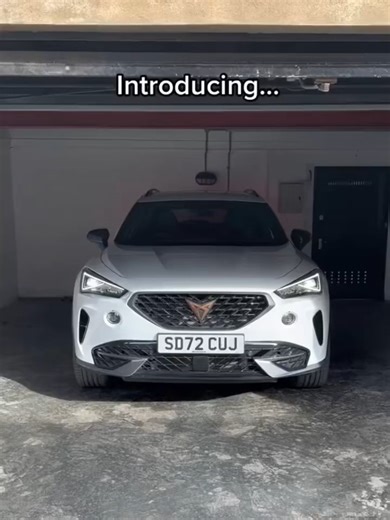 Offre spéciale : UNIQUEMENT SUR RESERVATION Cupra Formentor 1.5 TSI 110kW Tribe Edition DSG | 2024 • Prix HT : 12 750€ • Prix total : 13 350 € (transport inclus – destination : Algérie) 📷 Mise en circulation : 01/2024 📷 Kilométrage : 19.500 km km 📷 Énergie : Essence 📷 Boîte de vitesses : Automatique 📷 Nombre de places : 5 📷 110 kW (150 ch) • Livraison gratuite partout en France ⸻ Informations générales • Véhicule disponible sur réservation • Véhicule en parfait état • Livraison assurée par