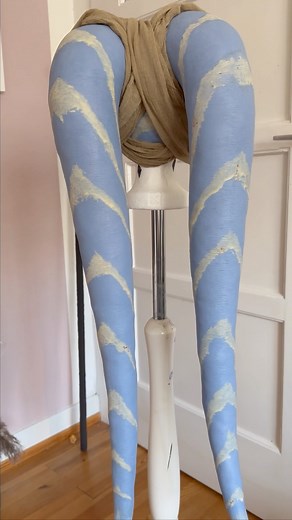 𝐒𝐡𝐫𝐲𝐞𝐜𝐨𝐬𝐩𝐥𝐚𝐲 on Instagram: "How to make latex Lekku in 30 seconds! … it’s more like 6 months. Don’t think it is easy. It is a process to finally carve out and sculpt the perfect shape so that they’re wearable. It is definitely not cheap not saves it time to make them yourself. But it is helpful if you’re like me, having ideas for 8 different styles and characters in your head at once. And here also happens another issue, the white latex reacted with the cover material of the Lekku. Y