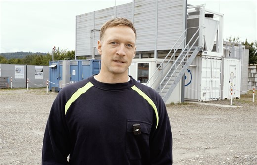 In Niedergösgen, clean electricity from the Alpiq hydropower station is turned into green hydrogen for Swiss heavy transport🇨🇭The site uses a PEM electrolyser from Nel to produce green hydrogen… | Nel Hydrogen