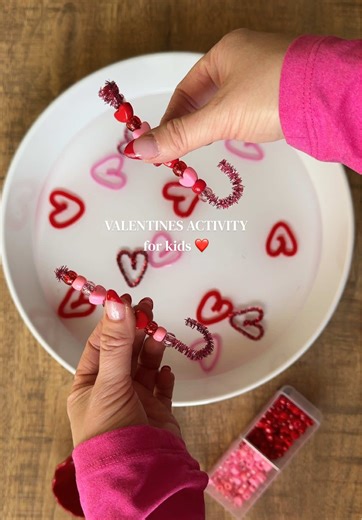 HOOKED on you Valentines fine motor activity for toddlers ❤️ ✨ add water to a bowl ✨ cut pipe cleaners in half and bend into hearts ✨ make a fishing hook from a pipecleaner & add some beads ✨ hook the hearts out of the water! #valentinescrafts #finemotoractivity #toddleractivity #stemforkids #kidactivities