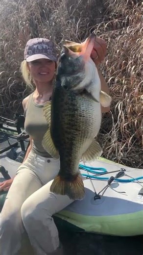 Texas Bass Fishing: Landing and Releasing a Massive Trophy! 🏆