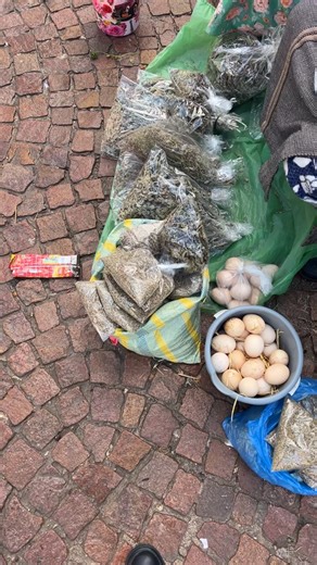 مباشرة من تطوان: سوق باب النوادر عامر بمنتوجات المرأة الجبلية.. شكون سبقلو تقضى من هاد السوق؟ | Chouf TV En Direct