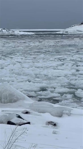 📍Picnic Rocks - Marquette, MI | It's a windy one today! The National Weather Service (NWS) reports strong winds and blowing snow. Check out the view over here. What does it look like by you? | My UP Now