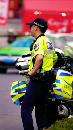 Chen Jun ❤️ 陳俊 :自贡交警陈俊 #viral #police #china #cute #handsome #junjun #chineseboy #chensir #警察 #交警