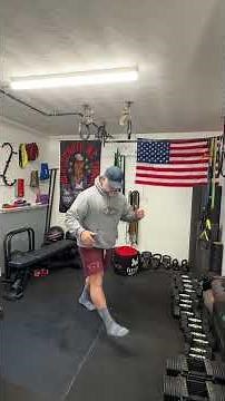 Forward Lunge vs Reverse Lunge — They’re Not The Same Exercise