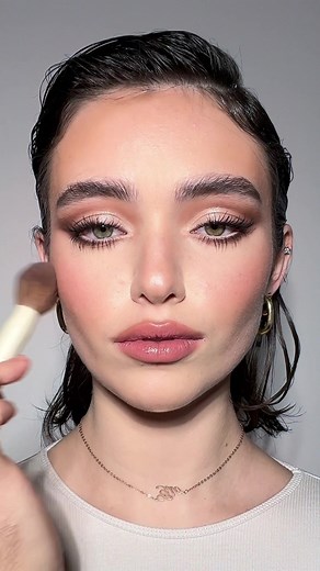 Fun Makeup Tutorial with Jerry using Strawberry Theme