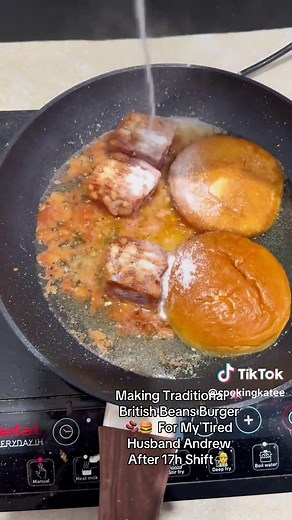 Traditional British Beans Burger: A Comfort Meal