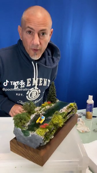 #diorama #resin #modellwasser #modelwater #weicon #kunstharz #modelling #miniature #miniaturefigures #modellbau #modell #dioramacreators #dioramaart #dioramabuilding