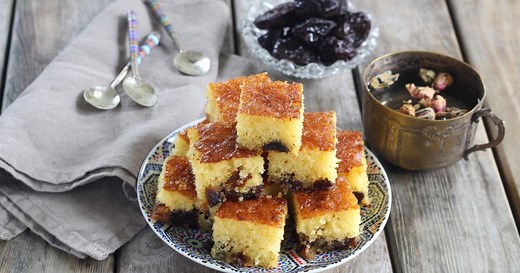 Gâteau de semoule aux pruneaux (Basboussa)