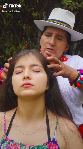 Energy cleanse (limpia) ASMR massage with Doña Rosa 💆‍♀️ #energyhealing #asmrsounds #asmr #spiritualcleaning #ecuadorlive #asmrmassage